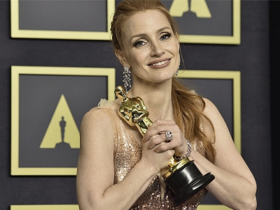 La elegancia de la ganadora Jessica Chastain en los Oscar 2022