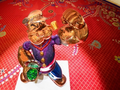 Jeff Koons deslumbró con una lujosa escultura de Popeye